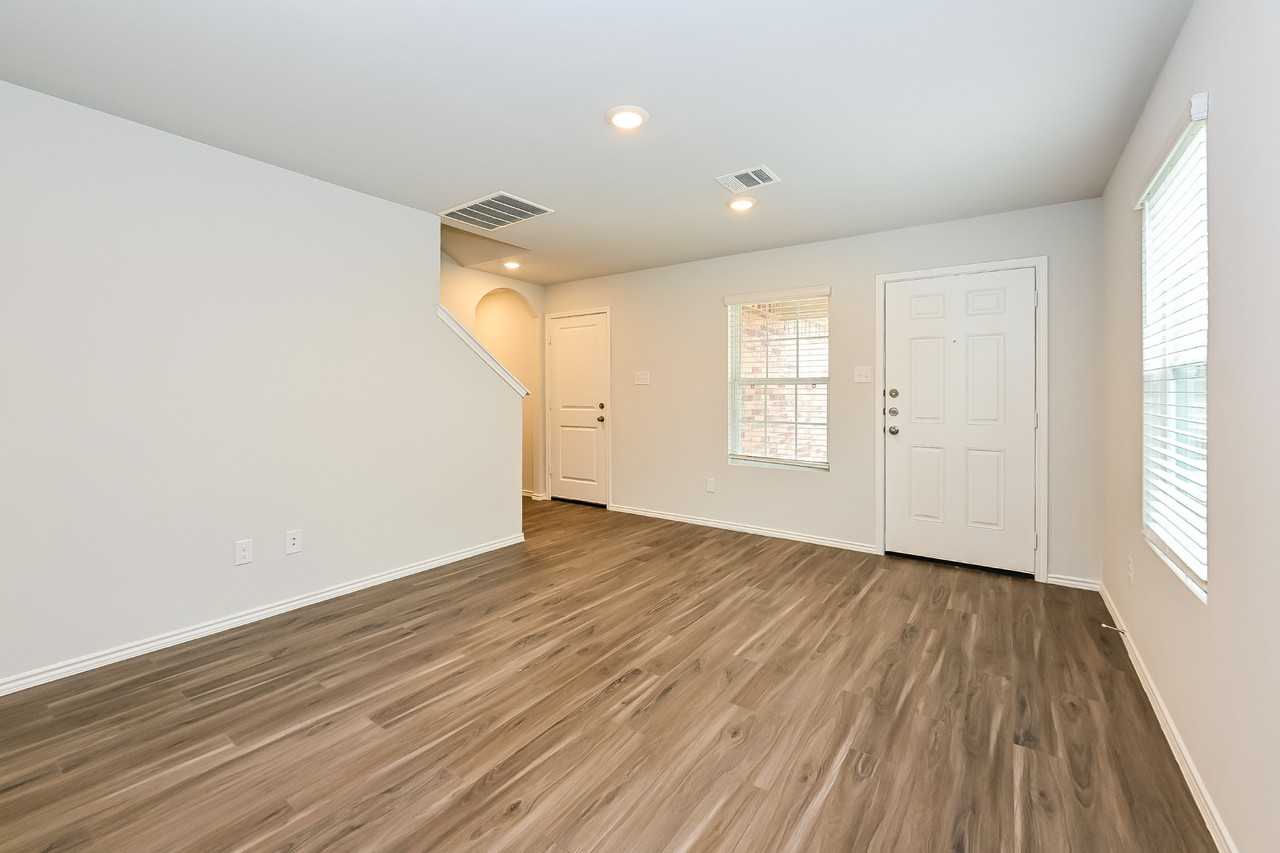 514 Thompson Pl - Photo 2 of 14