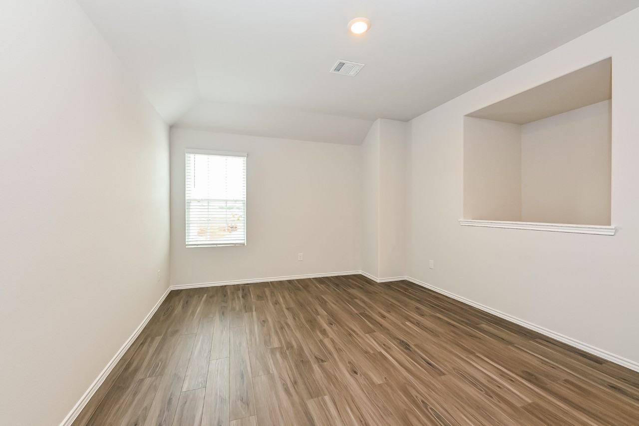 514 Thompson Pl - Photo 3 of 14