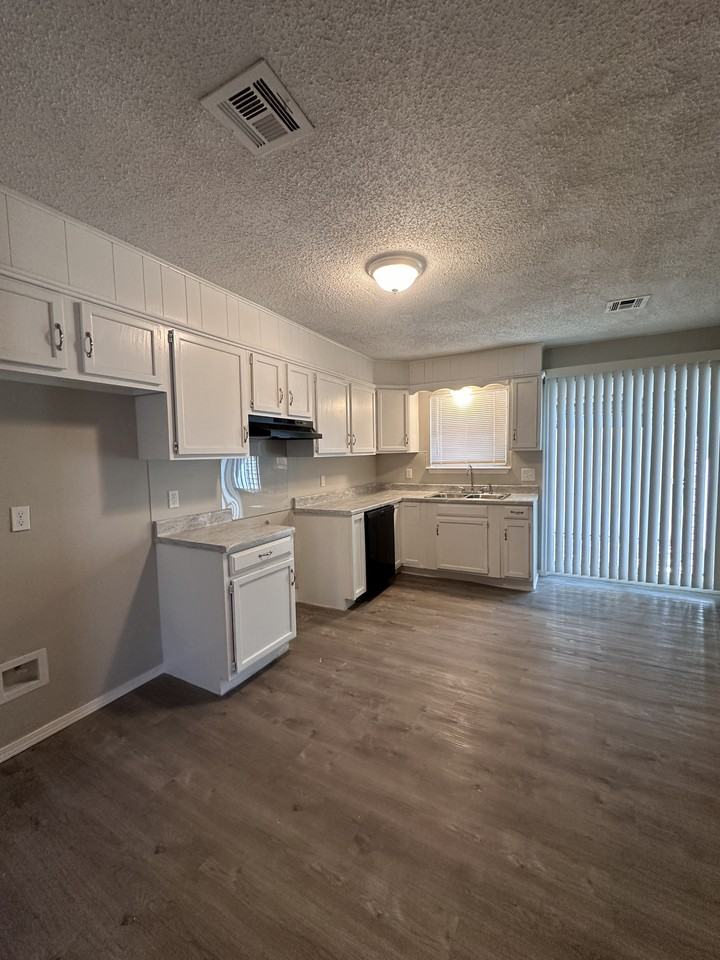716 Nw 113th St - Photo 3 of 10