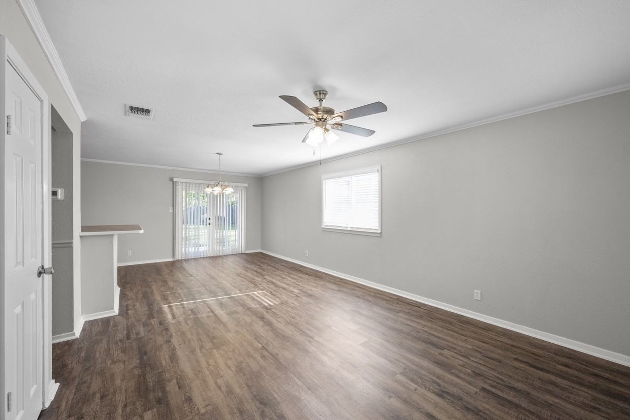 6001 Lindy Lane - Photo 3 of 30