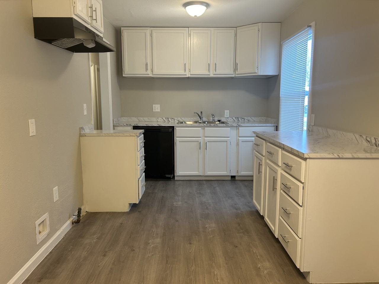 7888 E King Pl - Photo 3 of 9