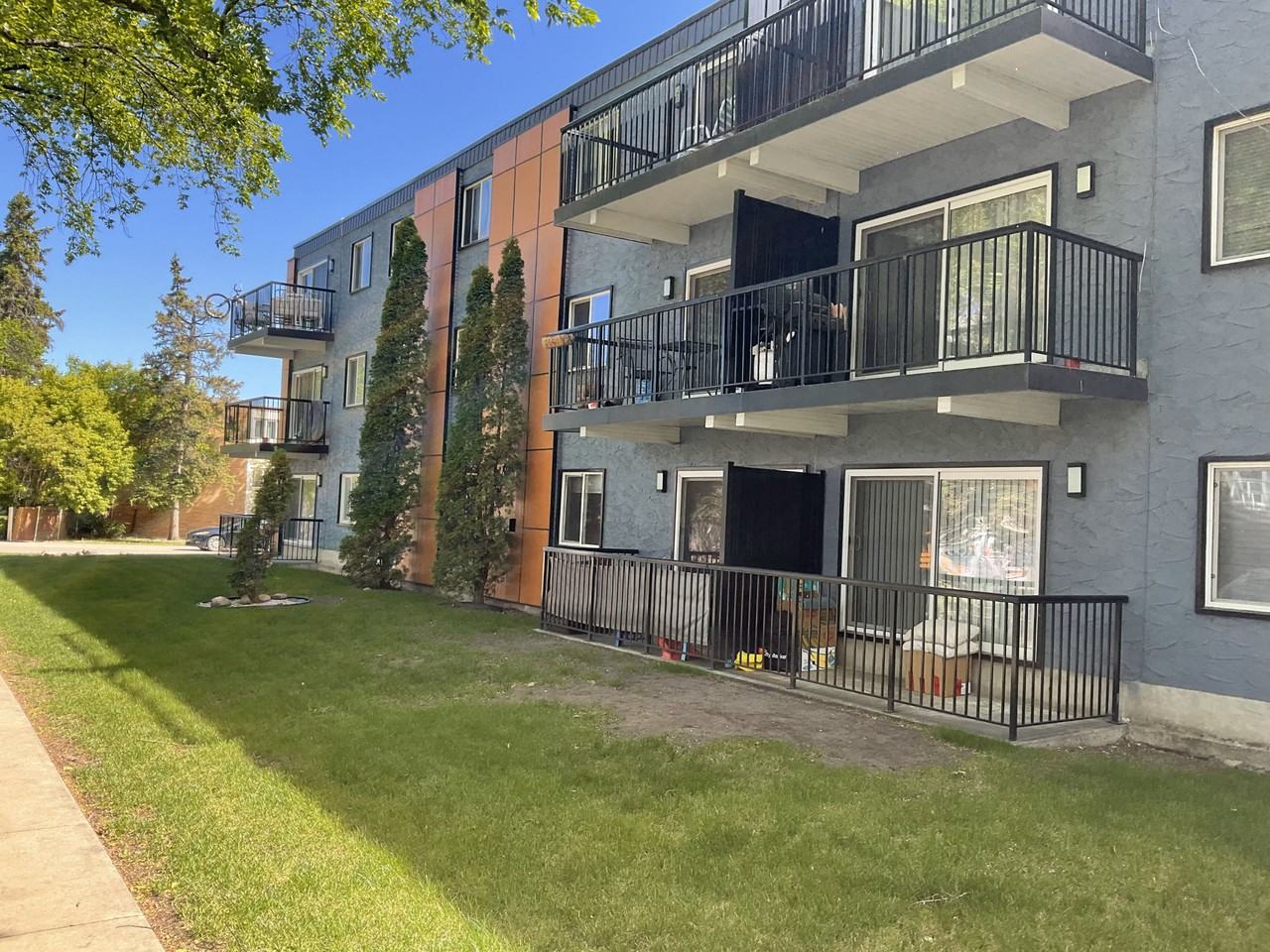 10900 83 St Nw - Photo 2 of 23