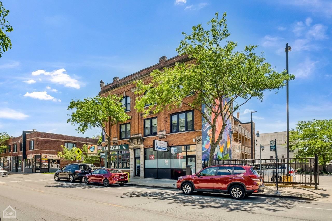 3135 W Montrose Ave - Photo 2 of 3