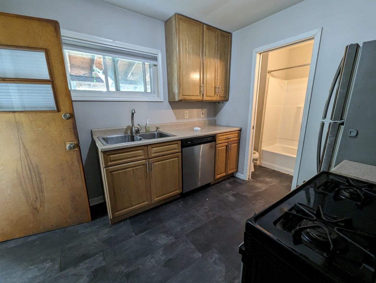 913 Elm St - Photo 2 of 7