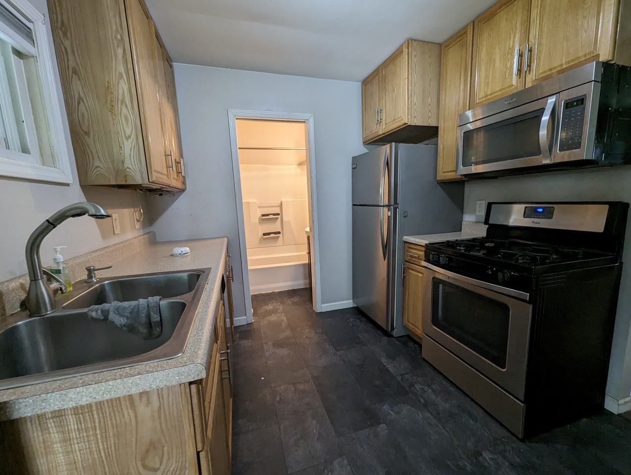 913 Elm St - Photo 3 of 7