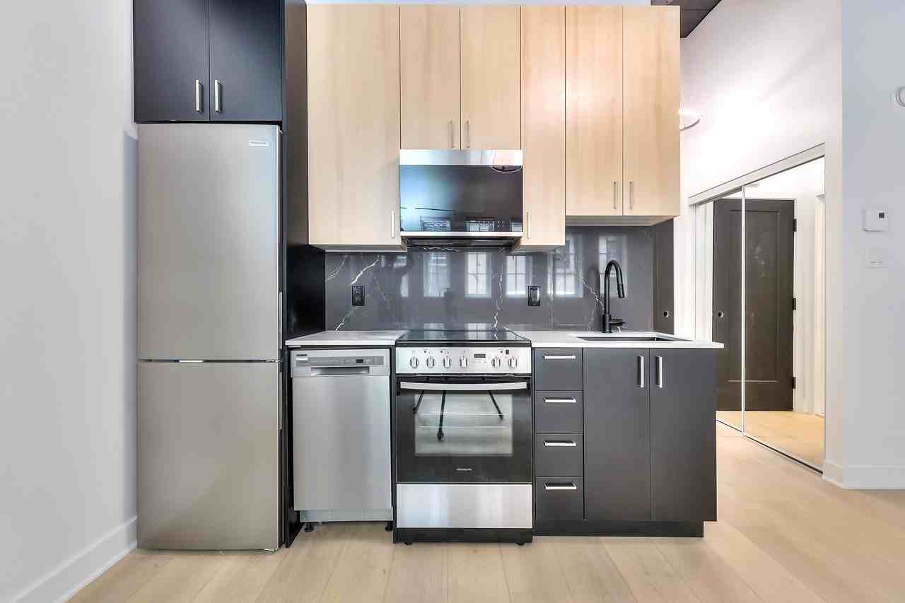 2080 Avenue Lincoln - Photo 2 of 8