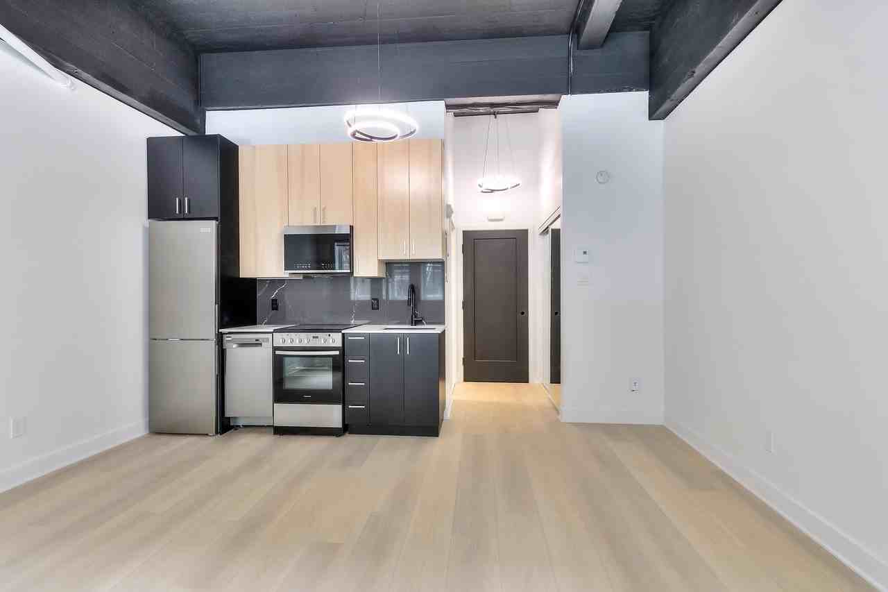 2080 Avenue Lincoln - Photo 3 of 8