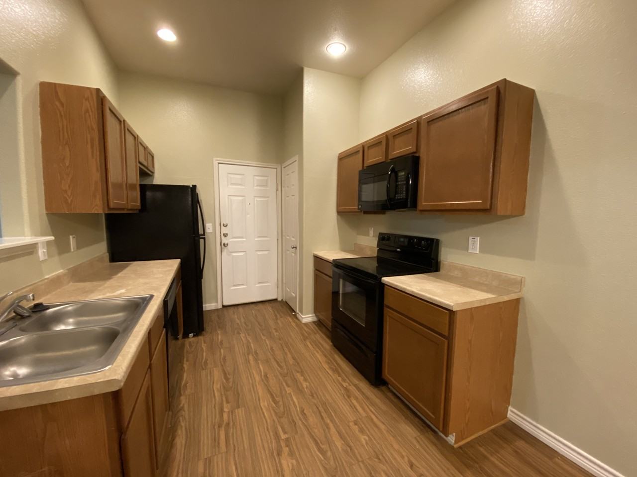 1103 Maple St - Photo 3 of 9