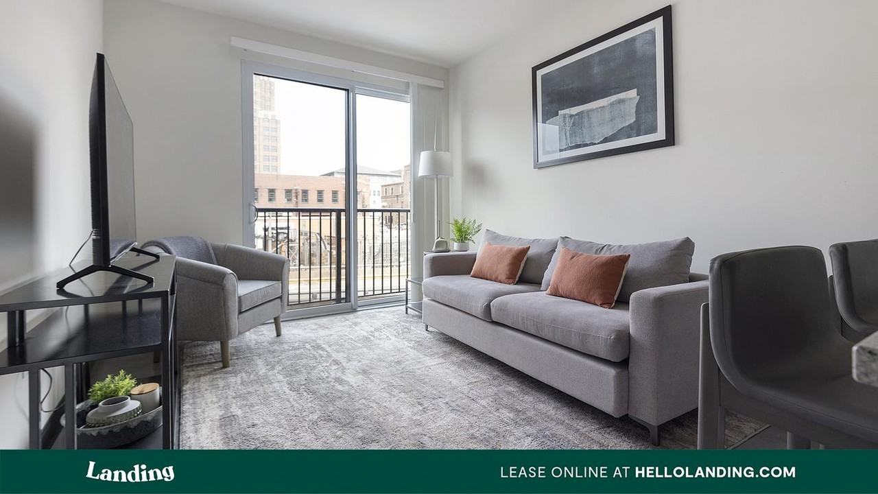 1014 Spruce St - Photo 3 of 50