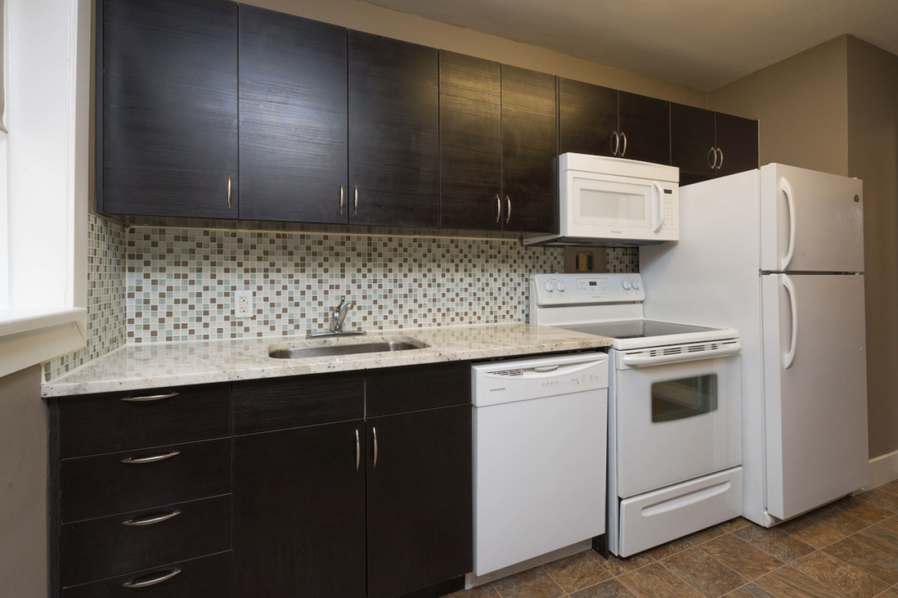 Hugo Apartments - Photo 2 of 5