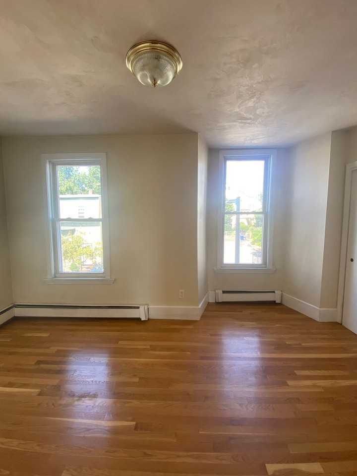 145-147 Princeton - sold - Photo 3 of 7