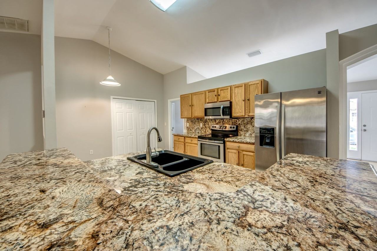 2462 Nature Pointe Loop - Photo 2 of 50