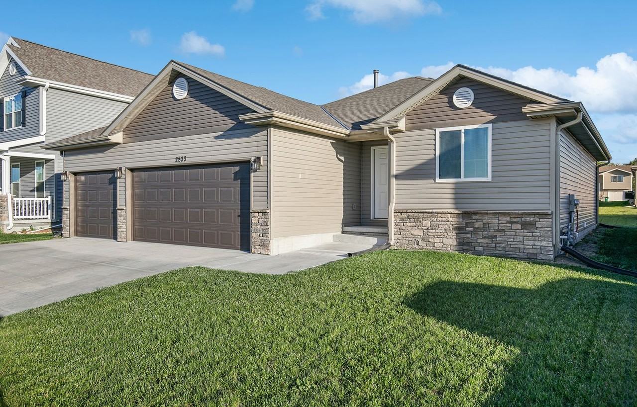 2833 W Rose St - Photo 2 of 26