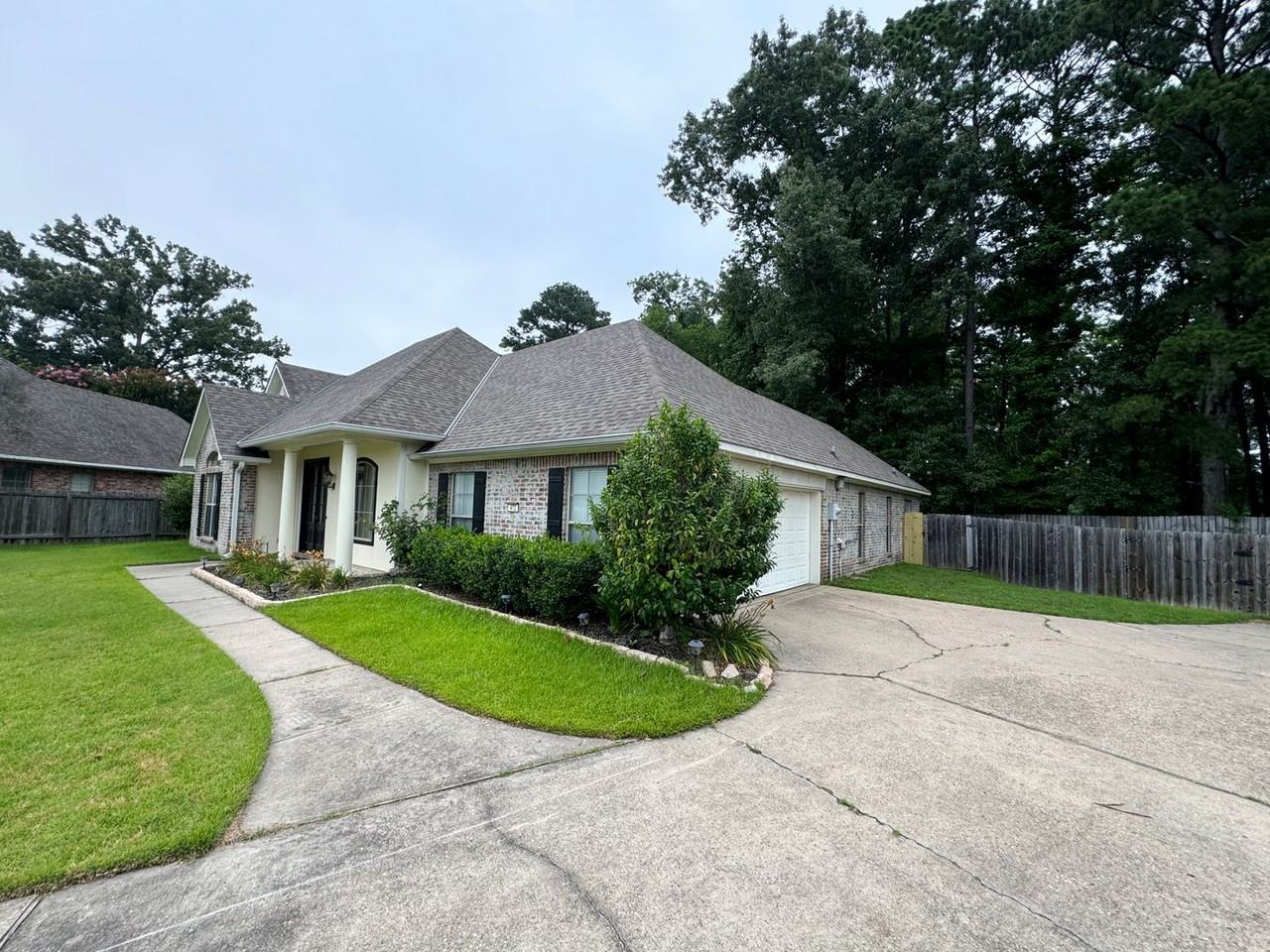 472 Grand Oaks Dr - Photo 2 of 21