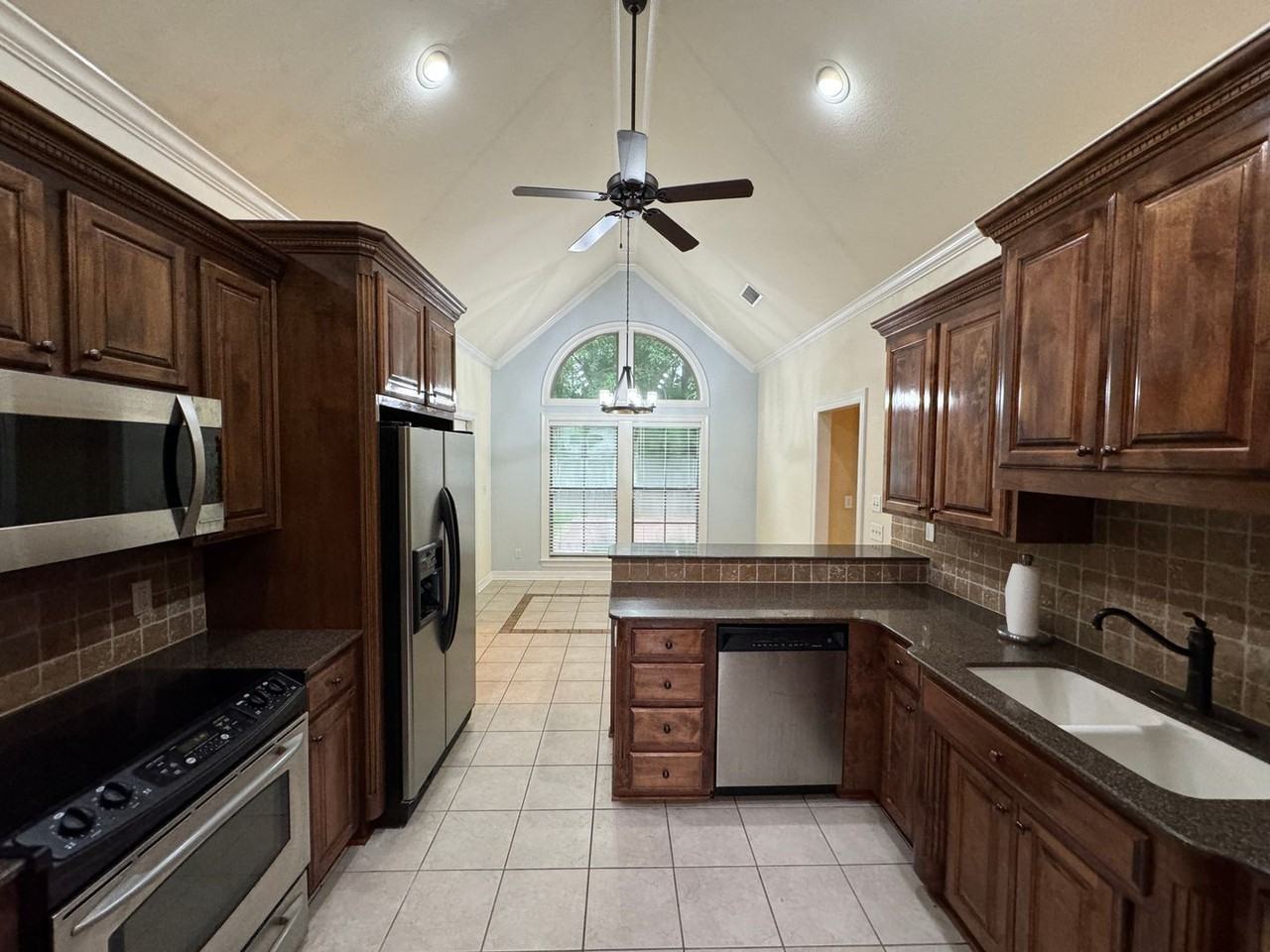 472 Grand Oaks Dr - Photo 3 of 21