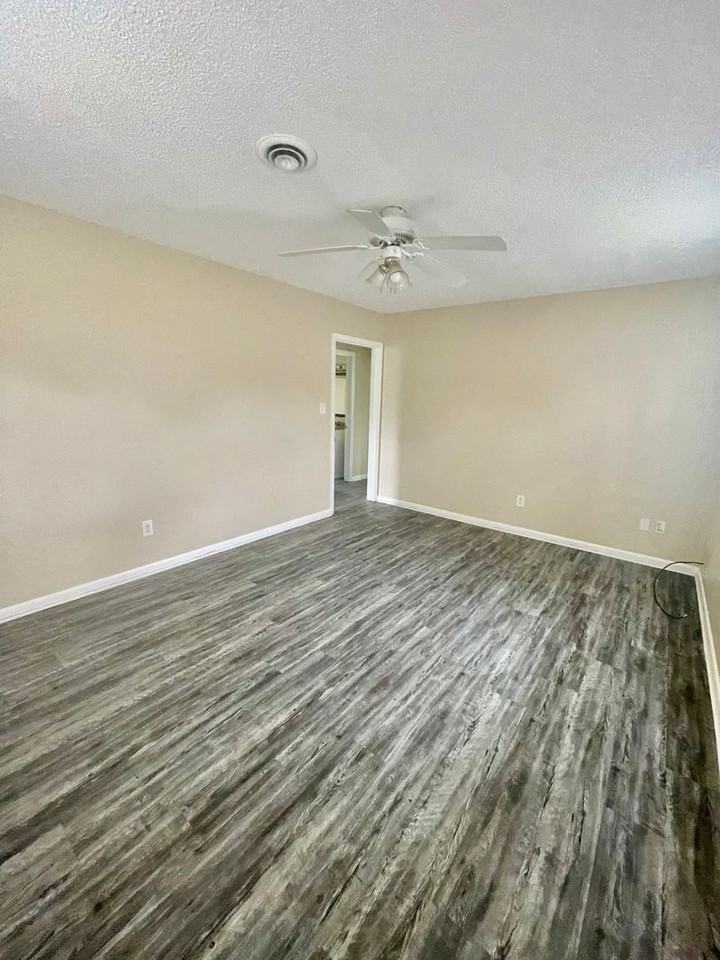 1333 Dartwood Ln - Photo 3 of 7