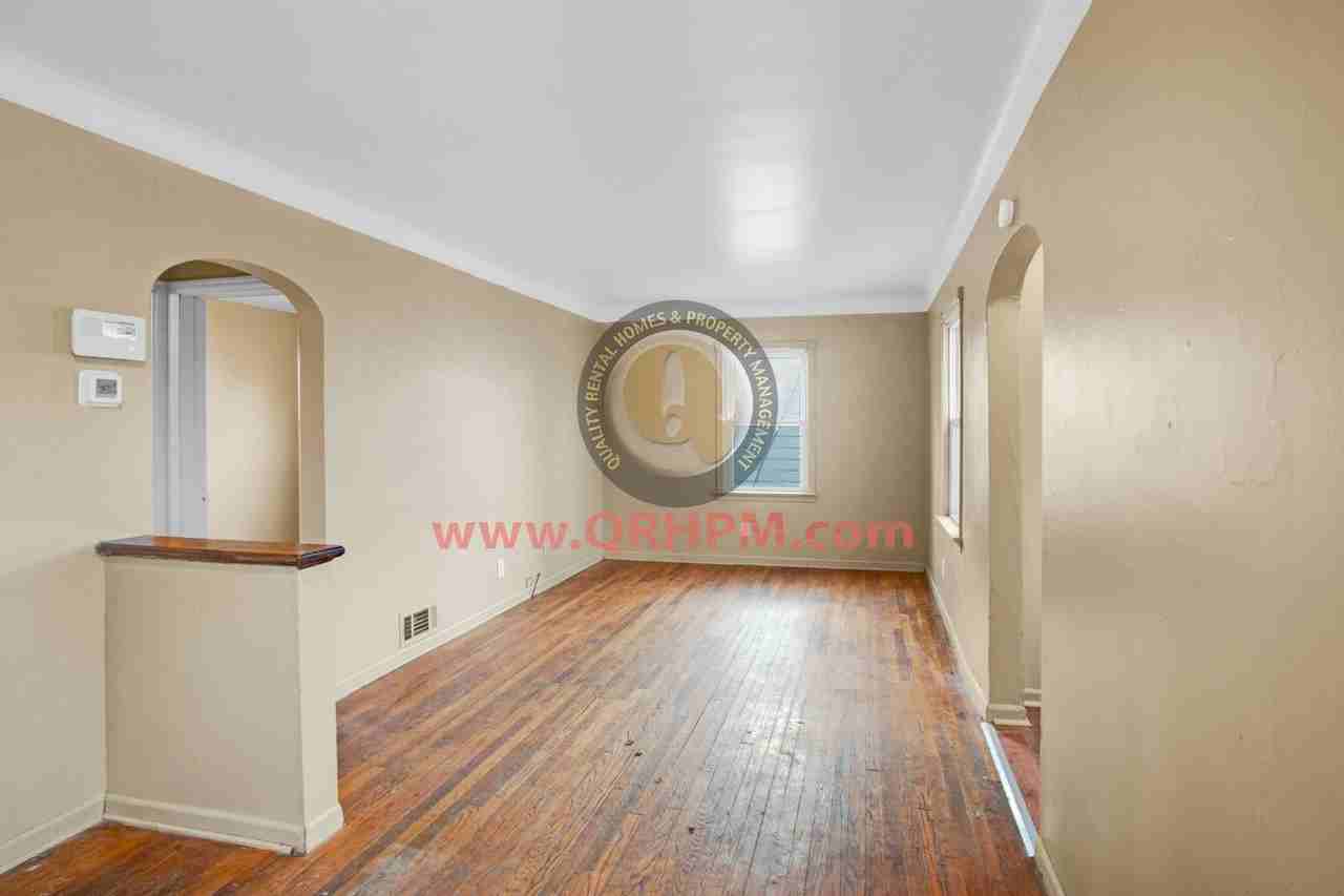 1029 Simcoe Ave - Photo 2 of 10