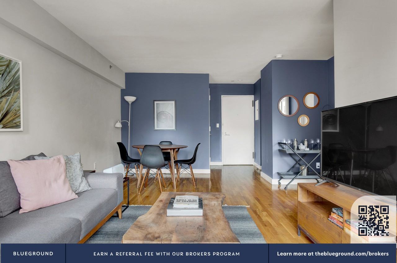 101 West 15th Street - Photo 5 of 50