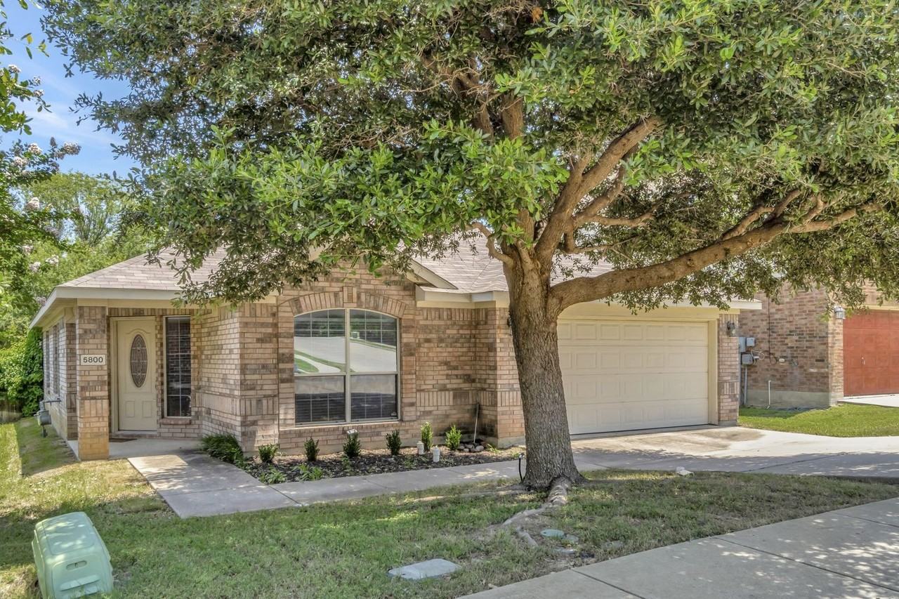 5800 Minnow Dr - Photo 3 of 31