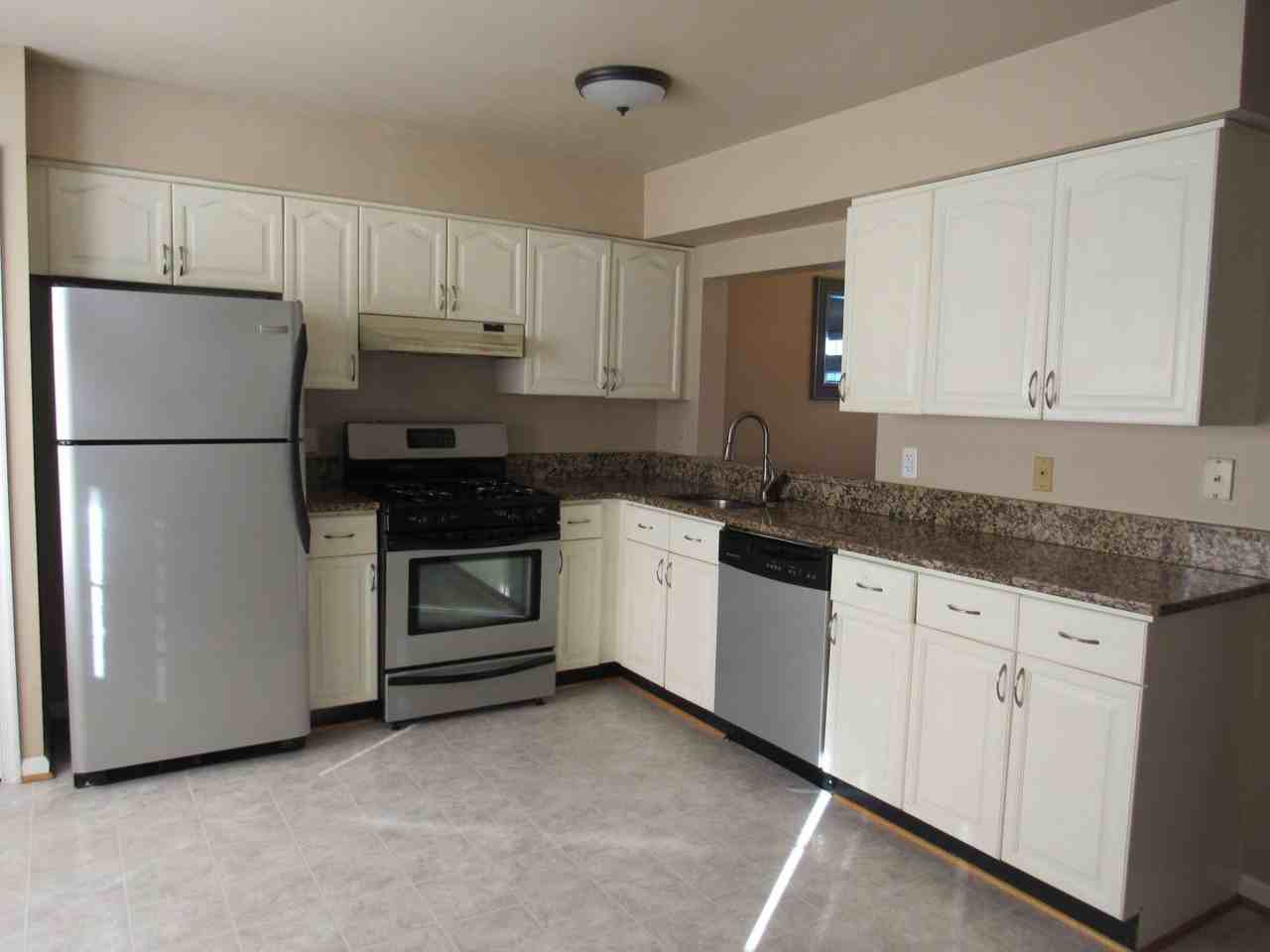 43597 Blacksmith Sq - Photo 3 of 10