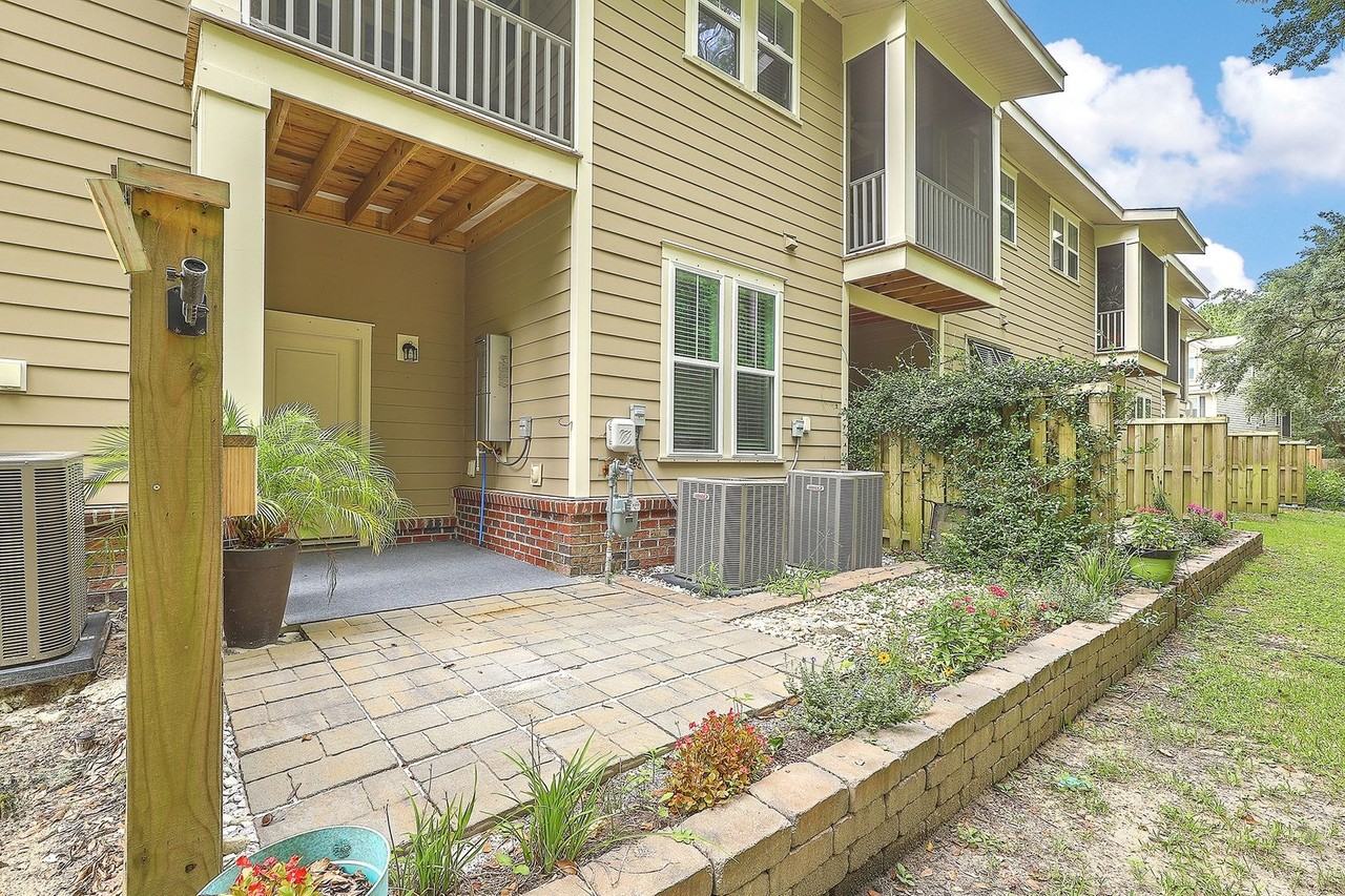 1259 Dingle Rd - Photo 3 of 35