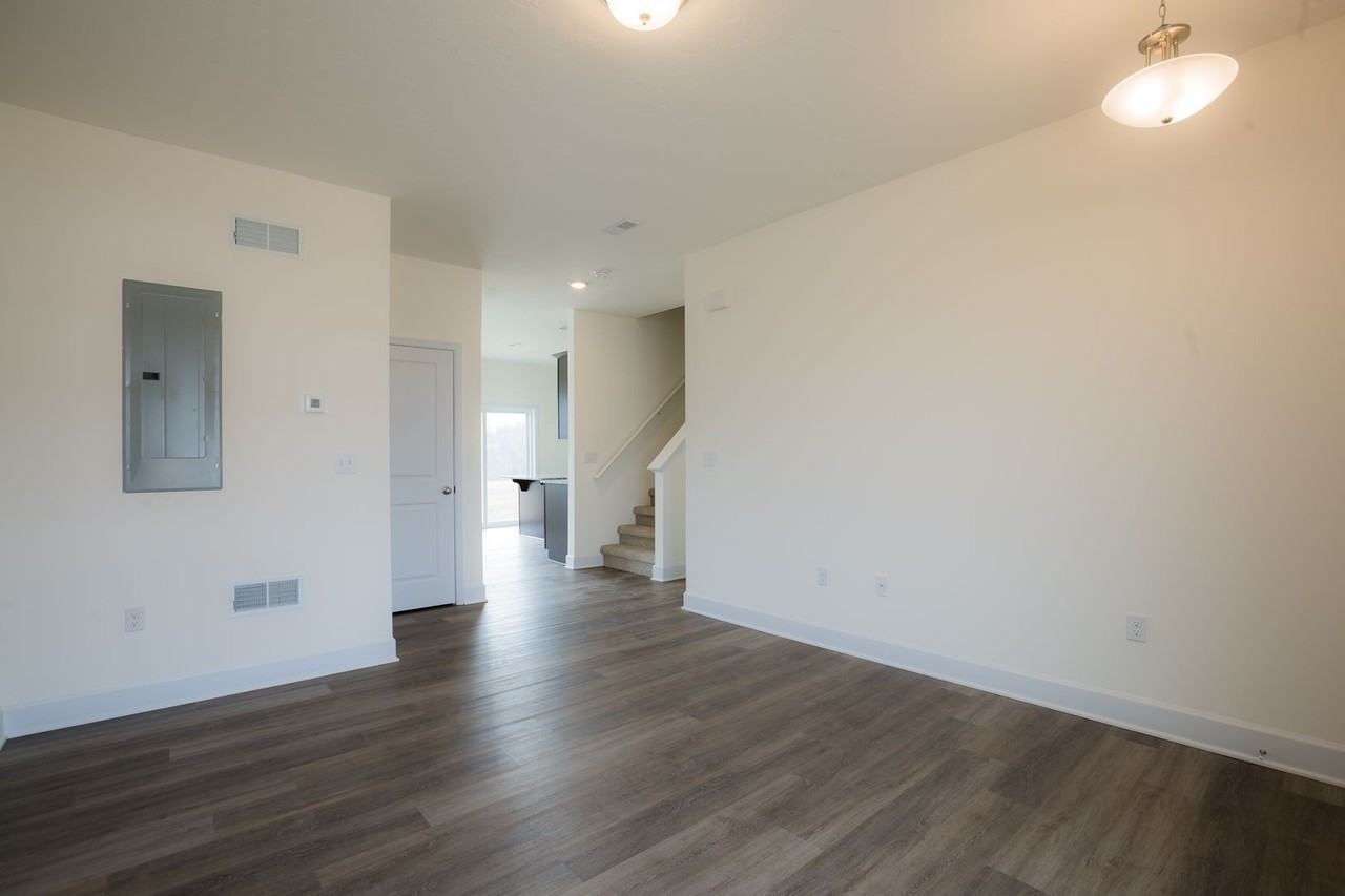 3752 Castle Dr - Photo 3 of 19
