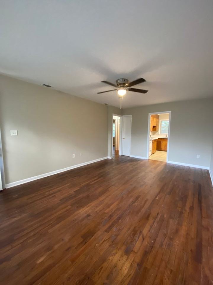 190 Midway Rd - Photo 2 of 11