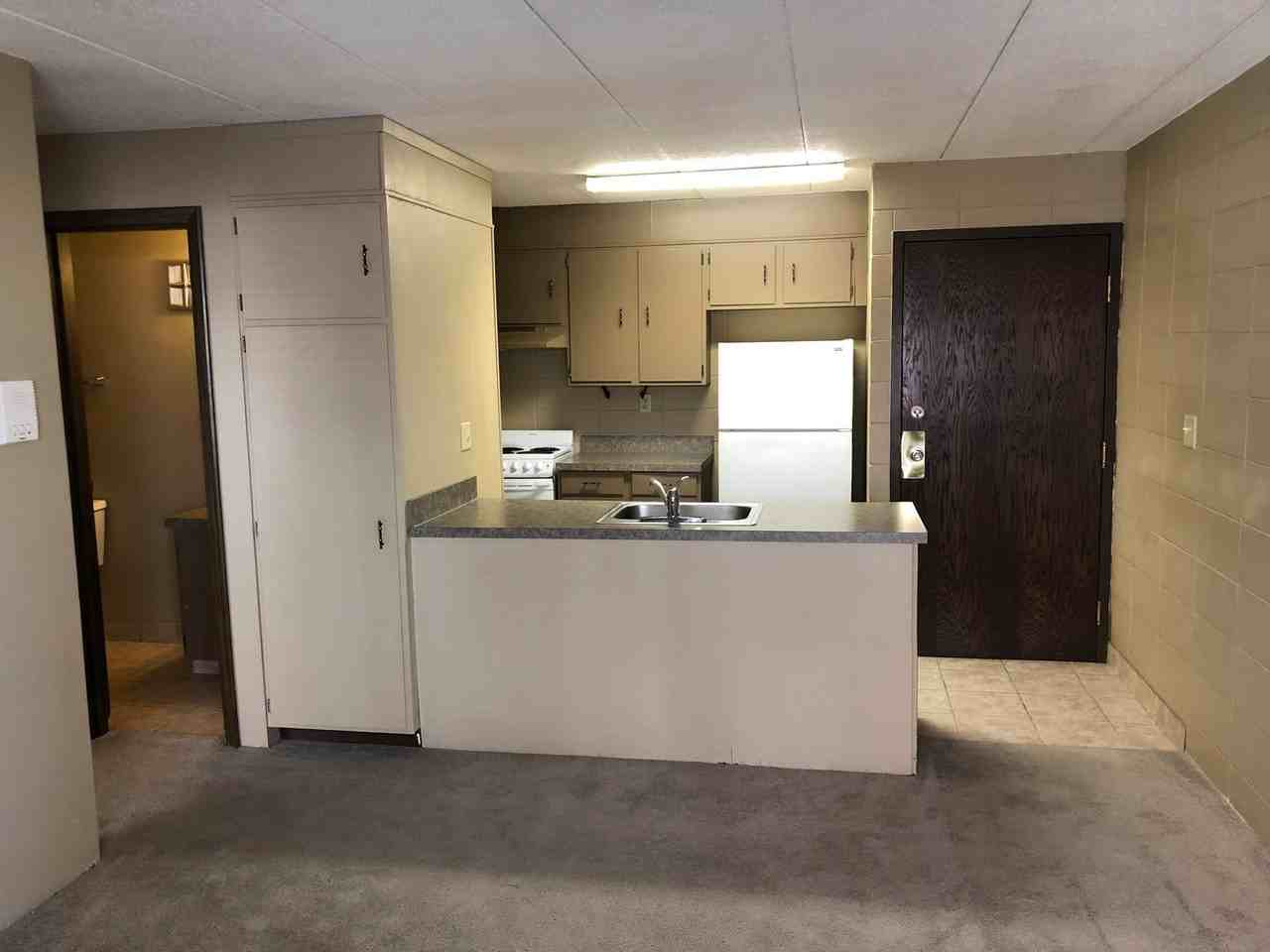 1660 G Street - Photo 3 of 9