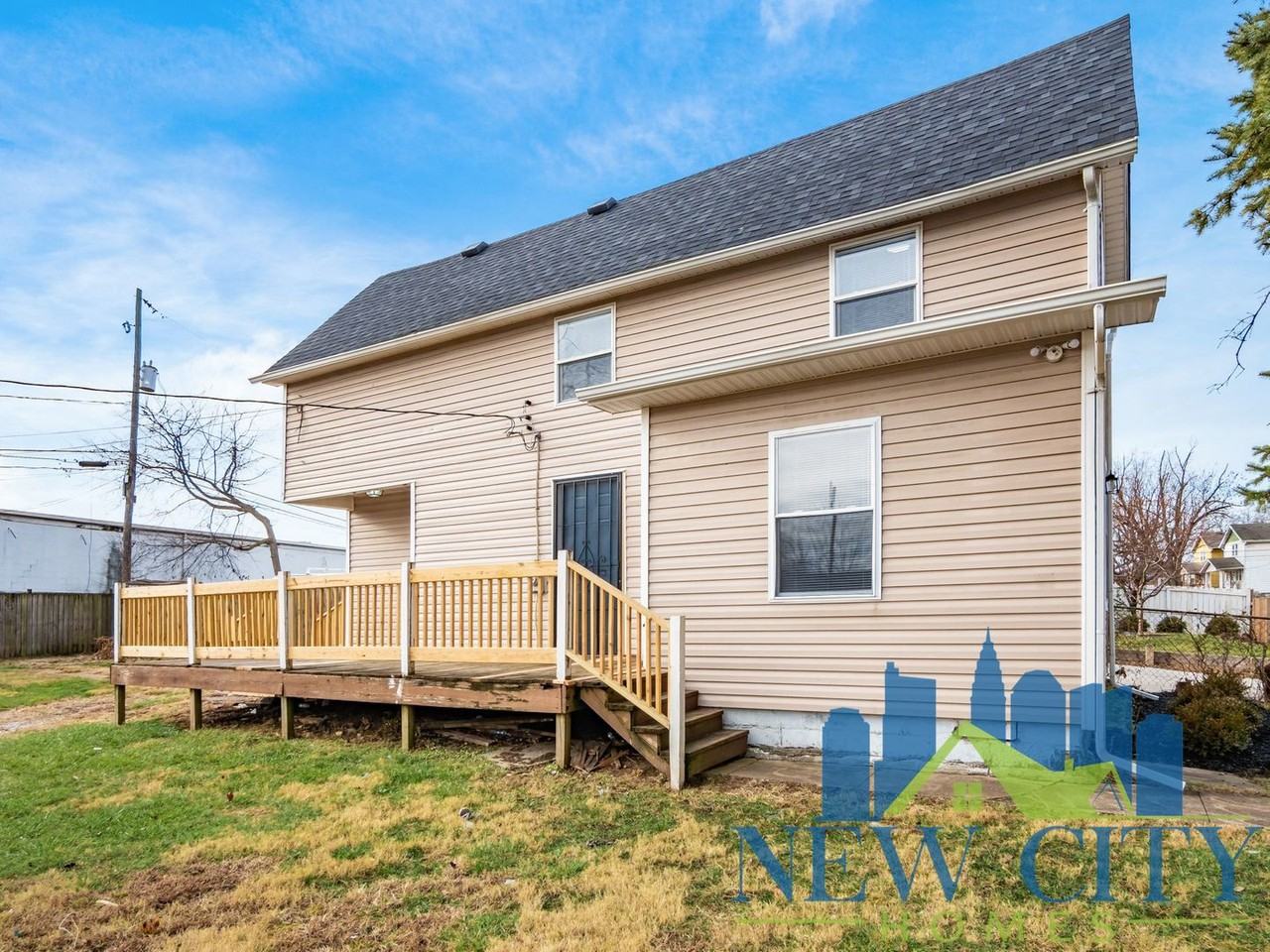 1547 Safford Ave - Photo 2 of 21