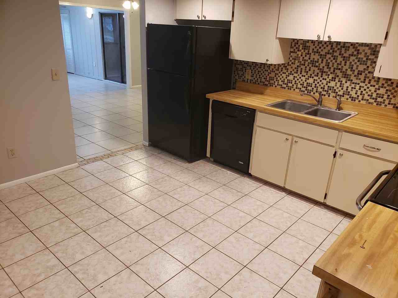 100 Pinesong Dr - Photo 3 of 16