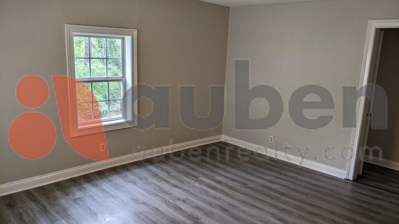 110 Hogan Rd - Photo 4 of 13