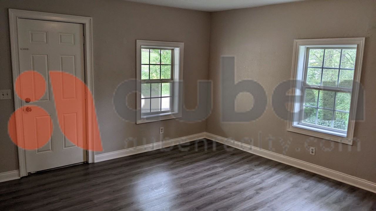 110 Hogan Rd - Photo 5 of 13
