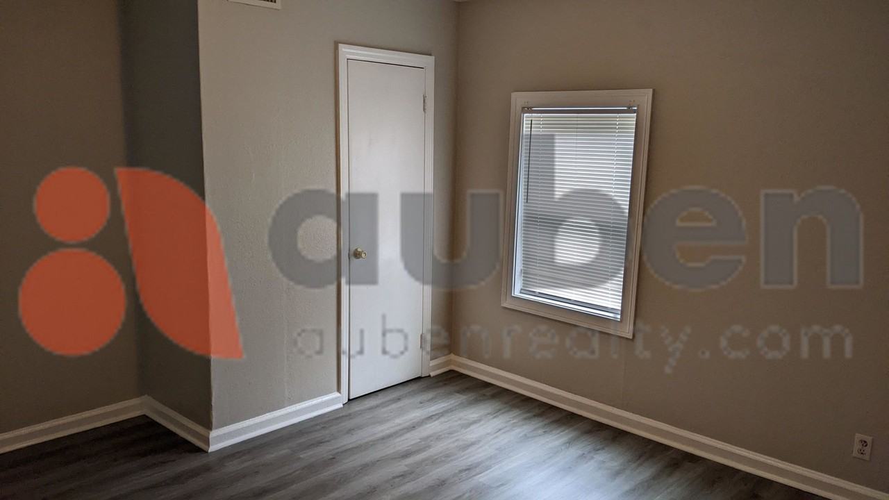 110 Hogan Rd - Photo 7 of 13