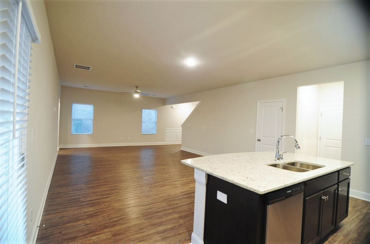 4218 Textile Ln Sw - Photo 5 of 21