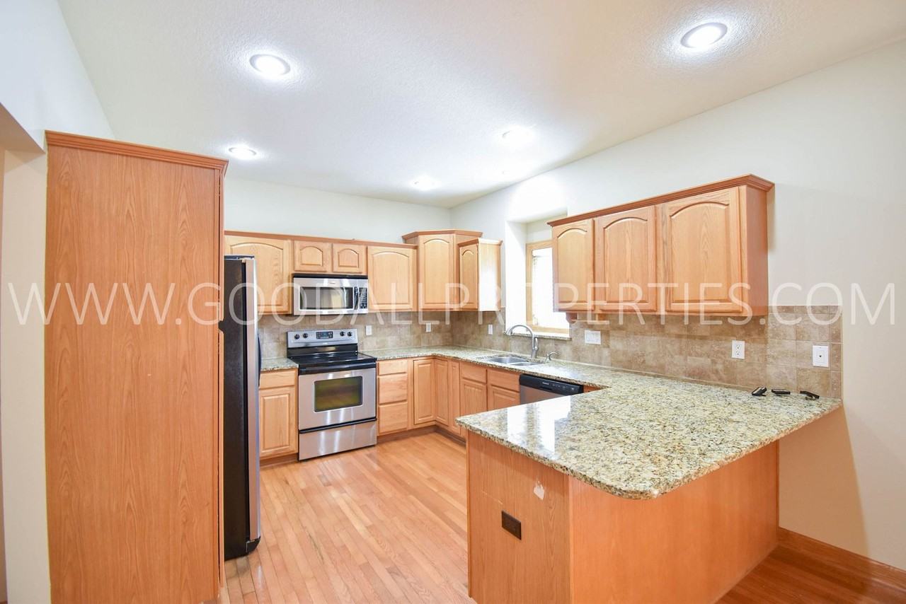 6304 Nw 94th St - Photo 3 of 36