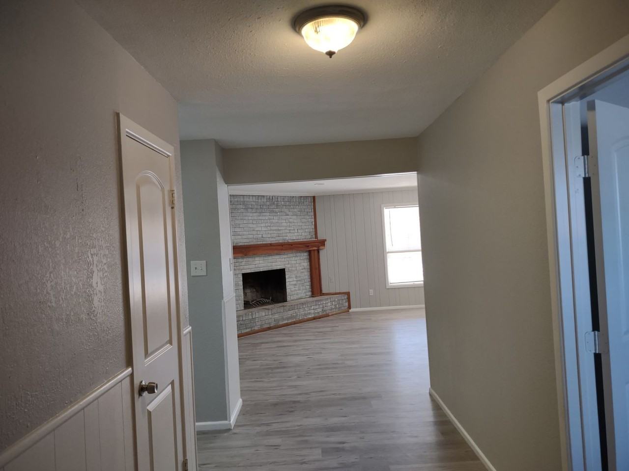 2115 66th St - Photo 4 of 35