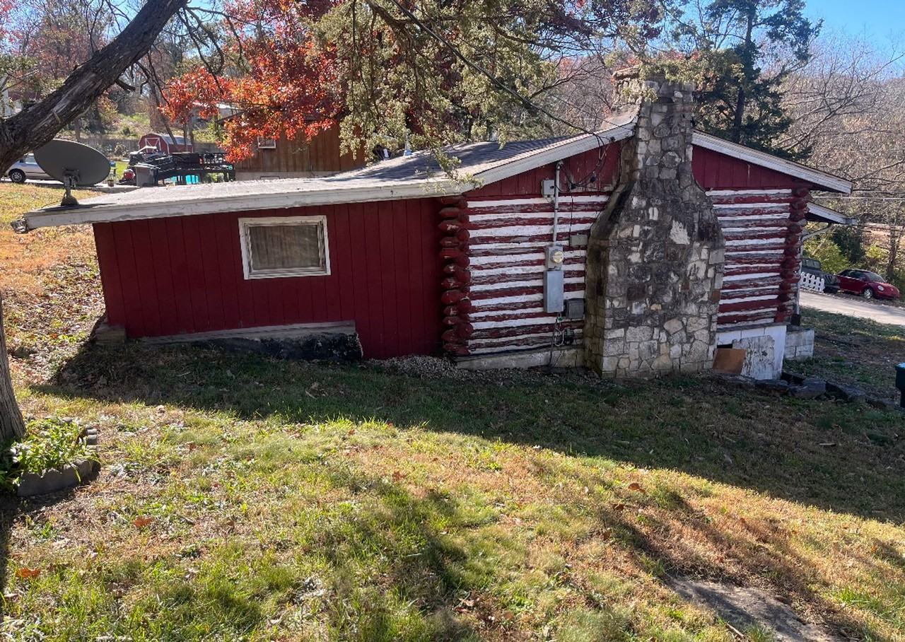 8460 Lake Dr - Photo 3 of 20