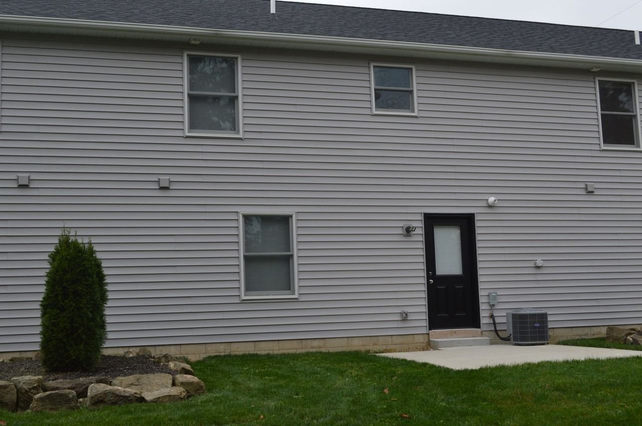 467 Sparrow Way - Photo 2 of 9