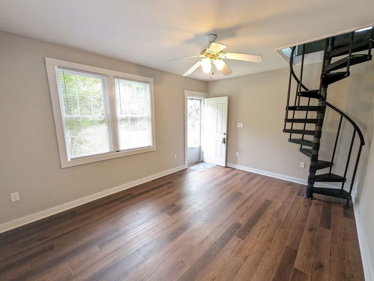 4102 Ironbound Rd - Photo 2 of 11
