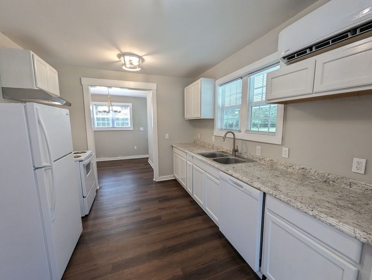 4102 Ironbound Rd - Photo 3 of 11