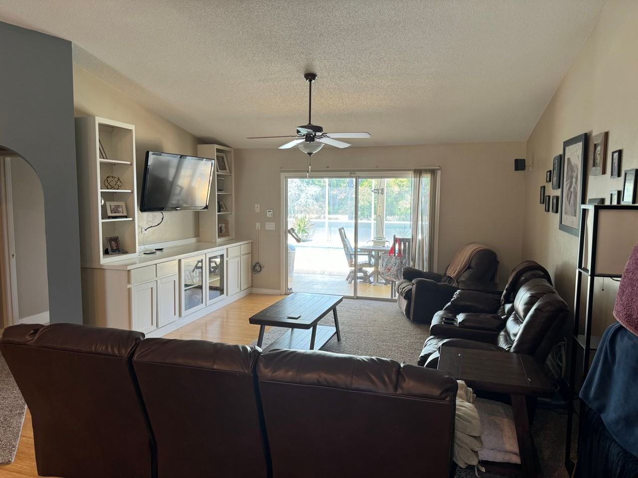 230 Oxford Ave - Photo 2 of 17