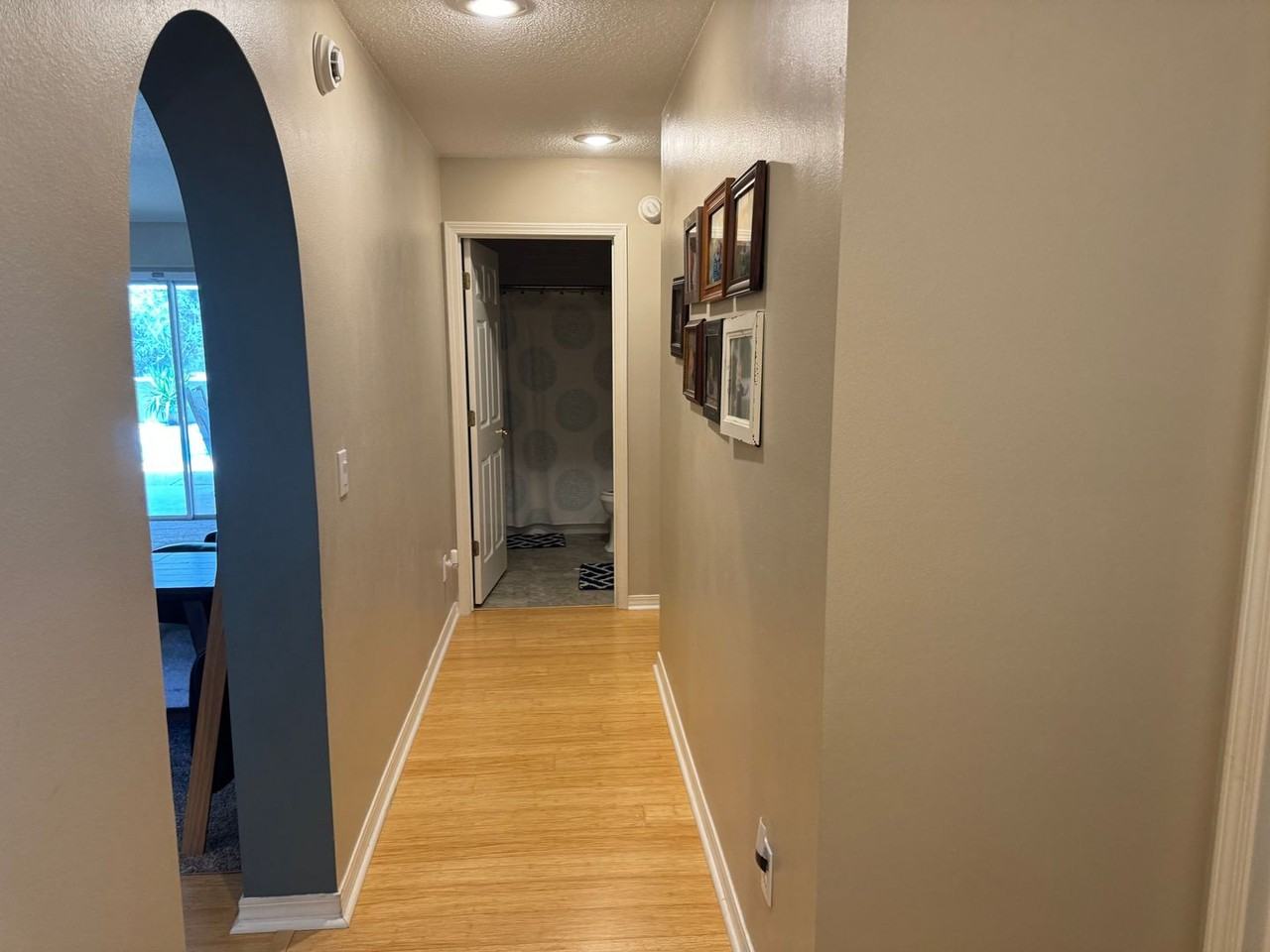 230 Oxford Ave - Photo 7 of 17