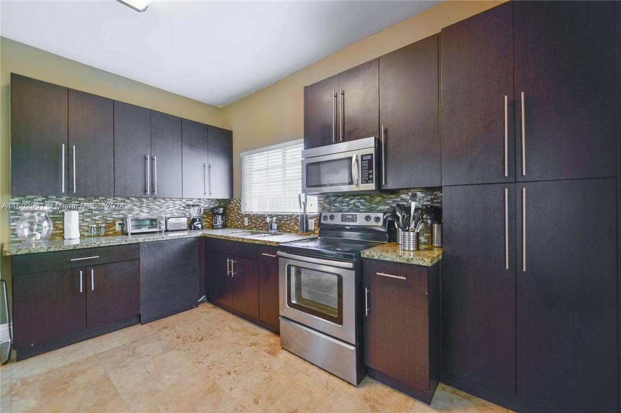 53 Nw 48th St - Photo 2 of 22