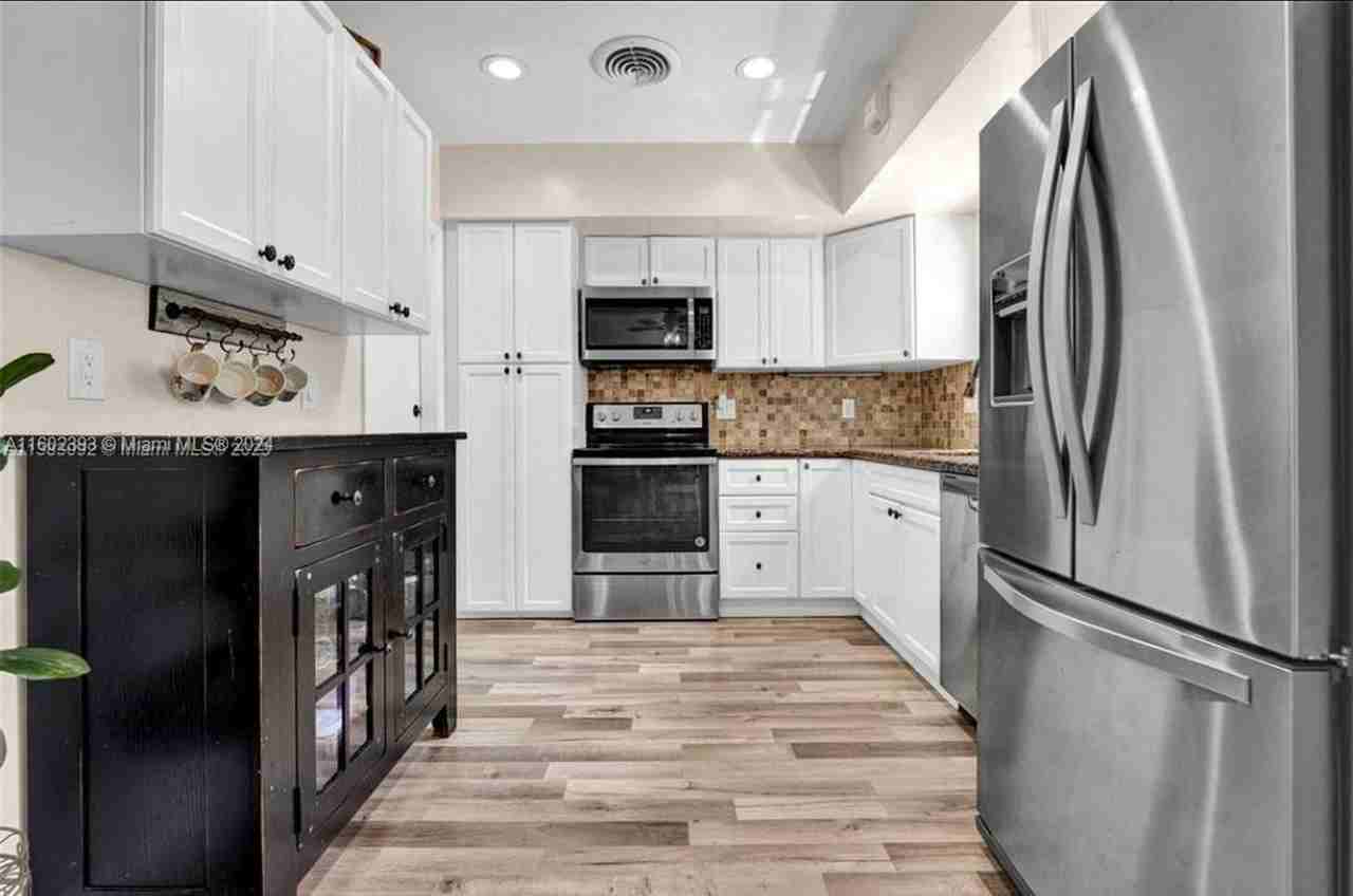 1811 N 40th Ave - Photo 2 of 16