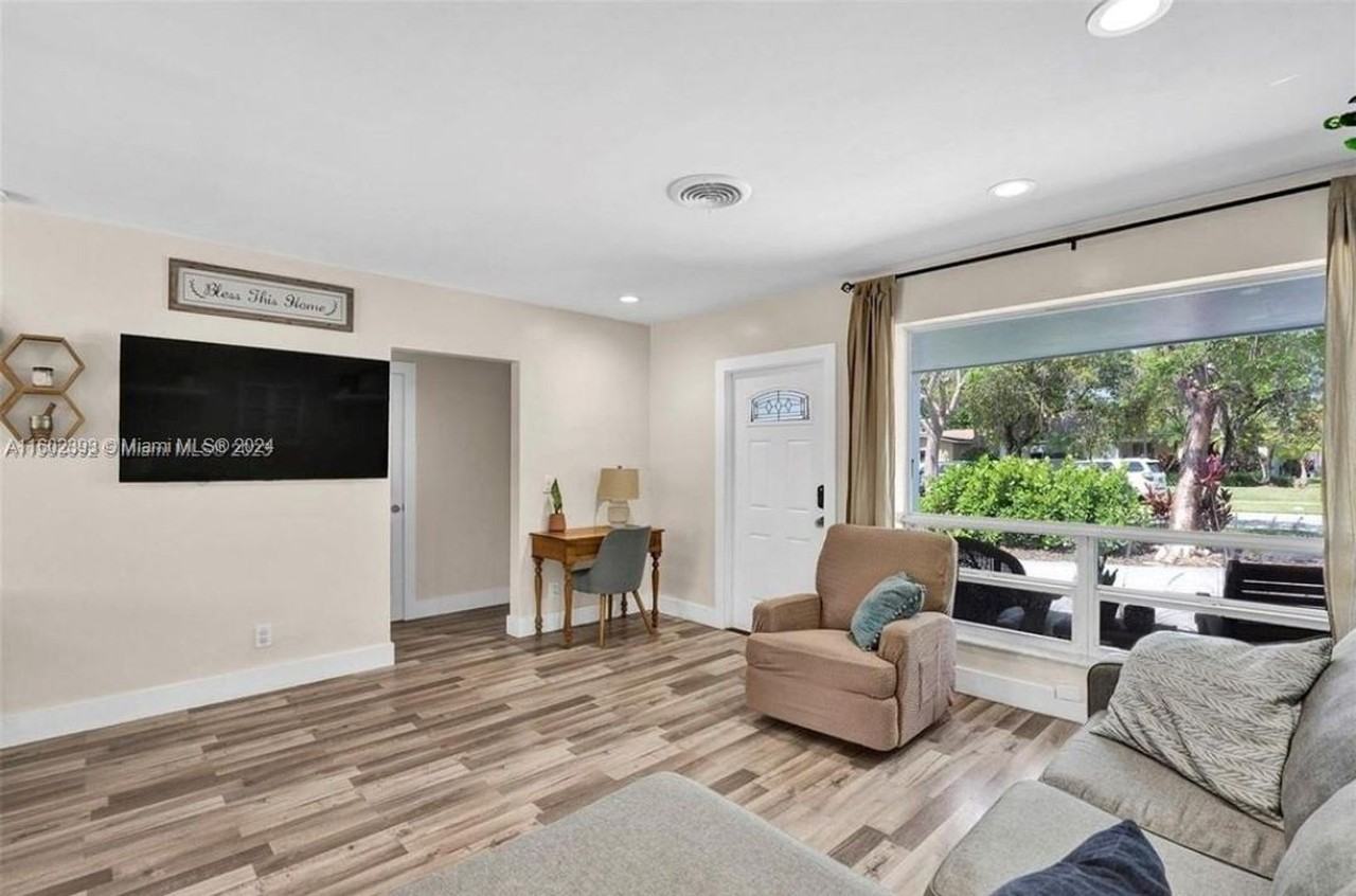 1811 N 40th Ave - Photo 3 of 16