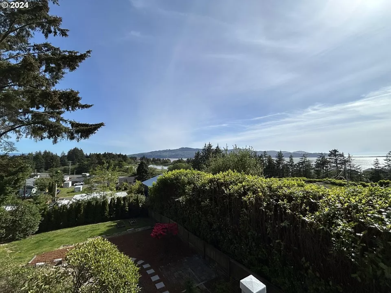 6165 Tillamook Ave - Photo 2 of 17