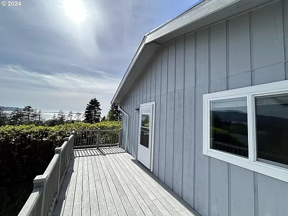 6165 Tillamook Ave - Photo 3 of 17