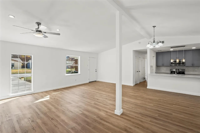 1215 Drexel Dr - Photo 2 of 20