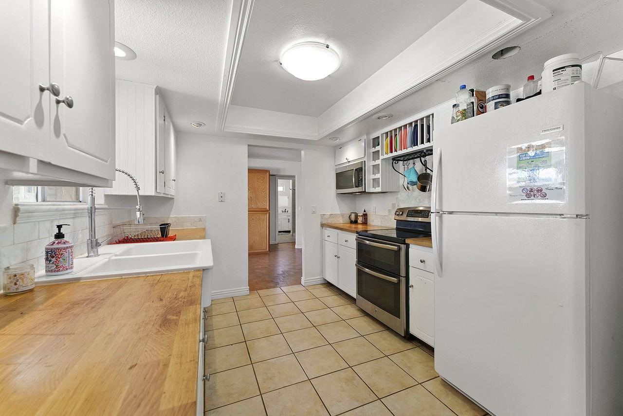 701 N Central Dr #5 - Photo 4 of 27