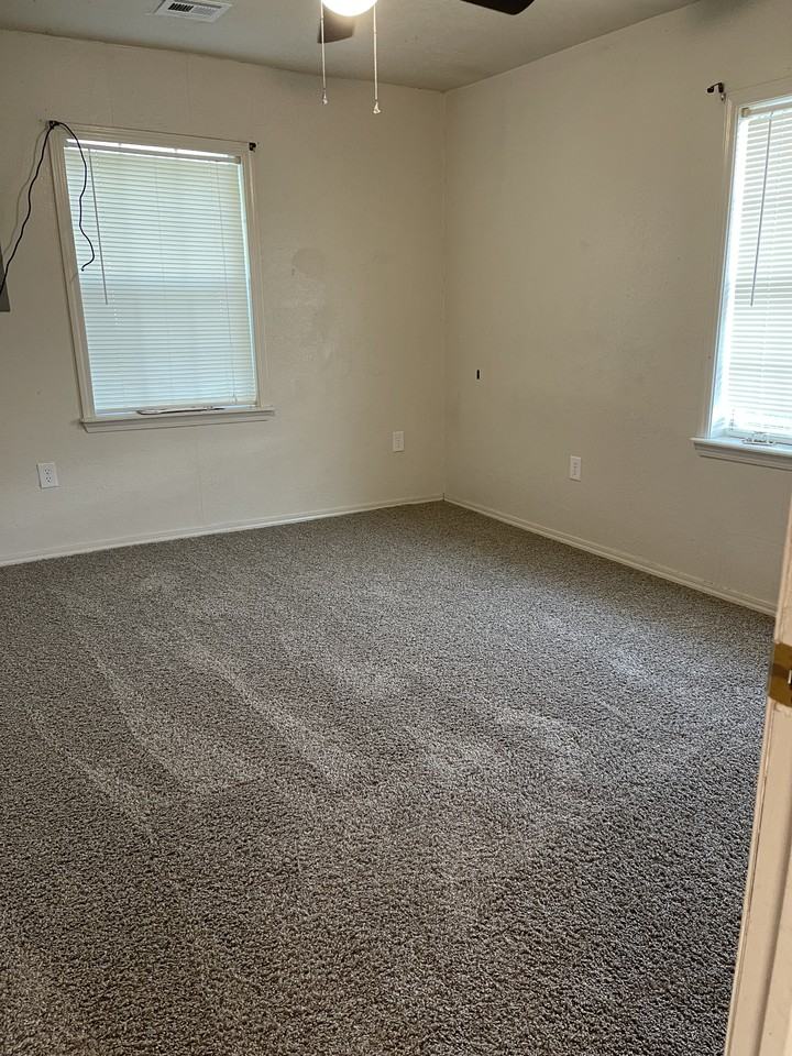 1818 1/2 Nw Floyd Ave #NA - Photo 5 of 9